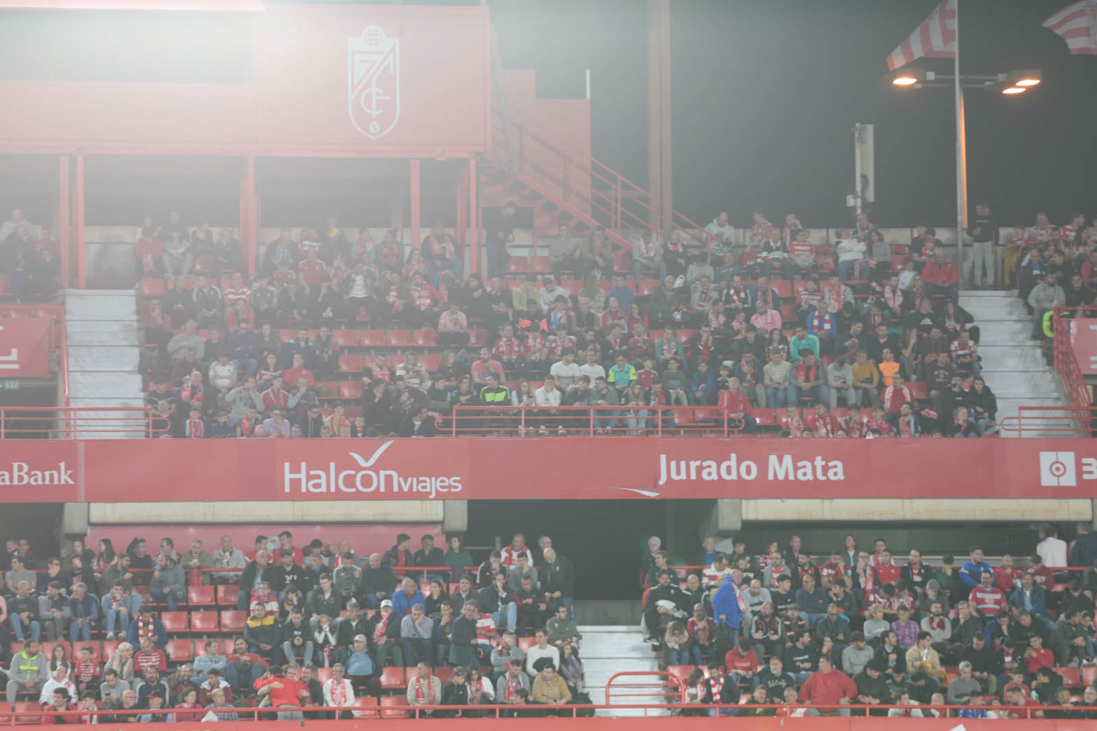 Encuéntrate en la grada en el Granada - Ponferradina