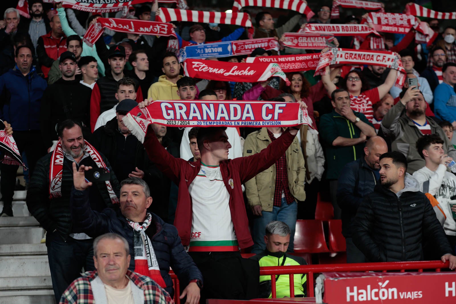 Encuéntrate en la grada en el Granada - Ponferradina