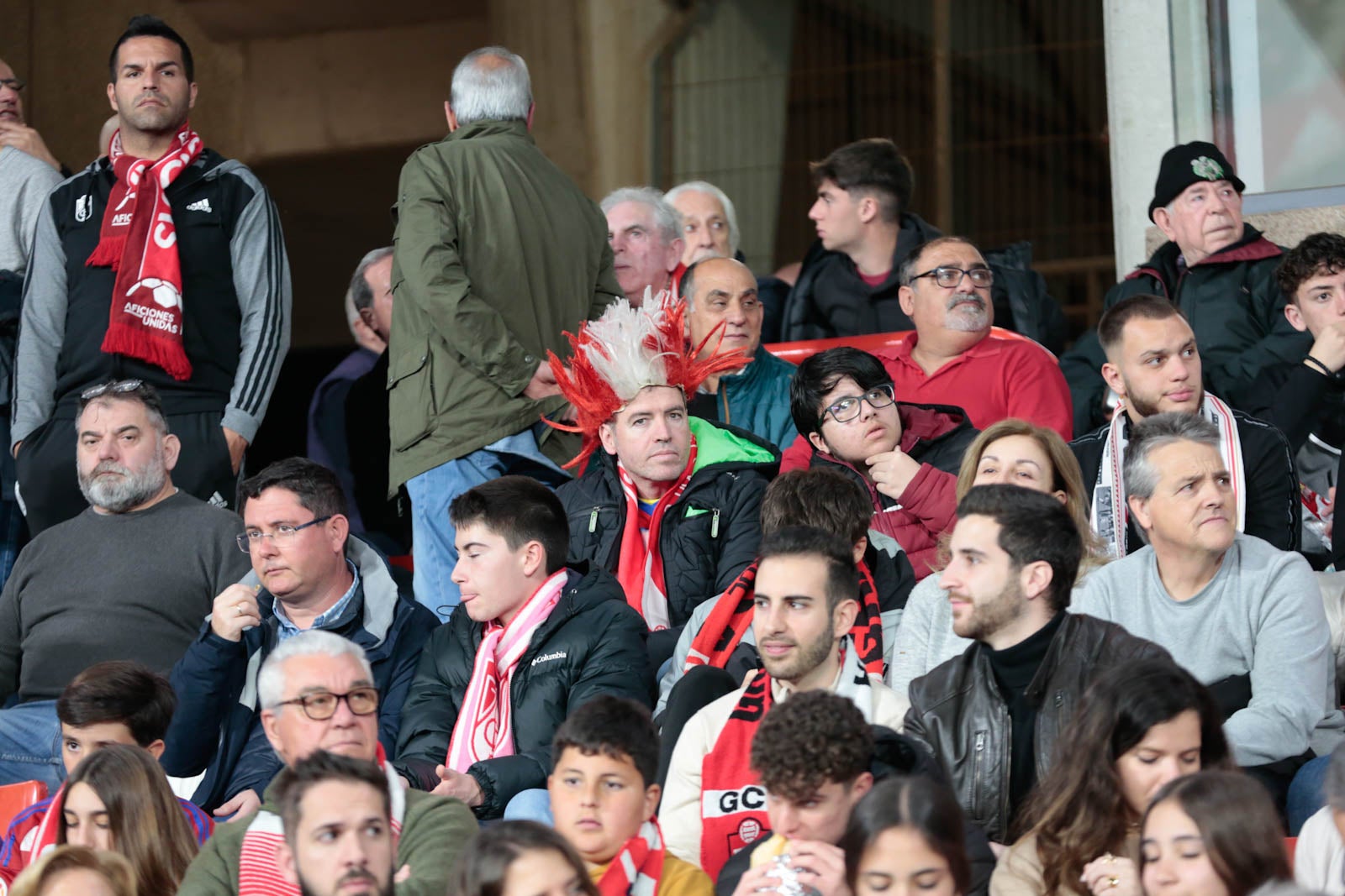 Encuéntrate en la grada en el Granada - Ponferradina