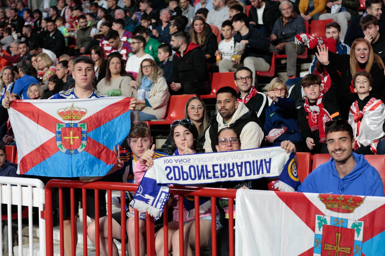 Encuéntrate en la grada en el Granada - Ponferradina