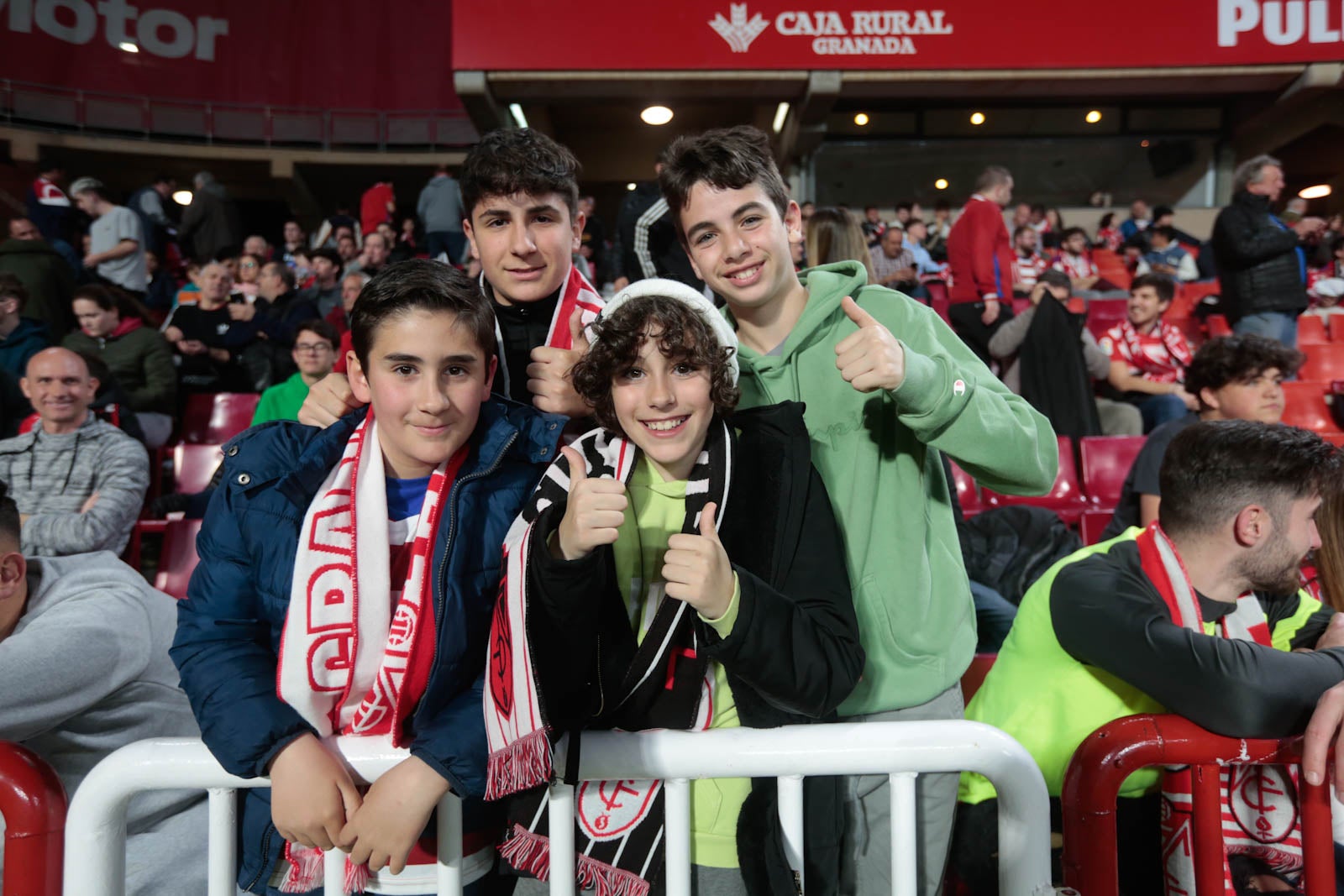 Encuéntrate en la grada en el Granada - Ponferradina