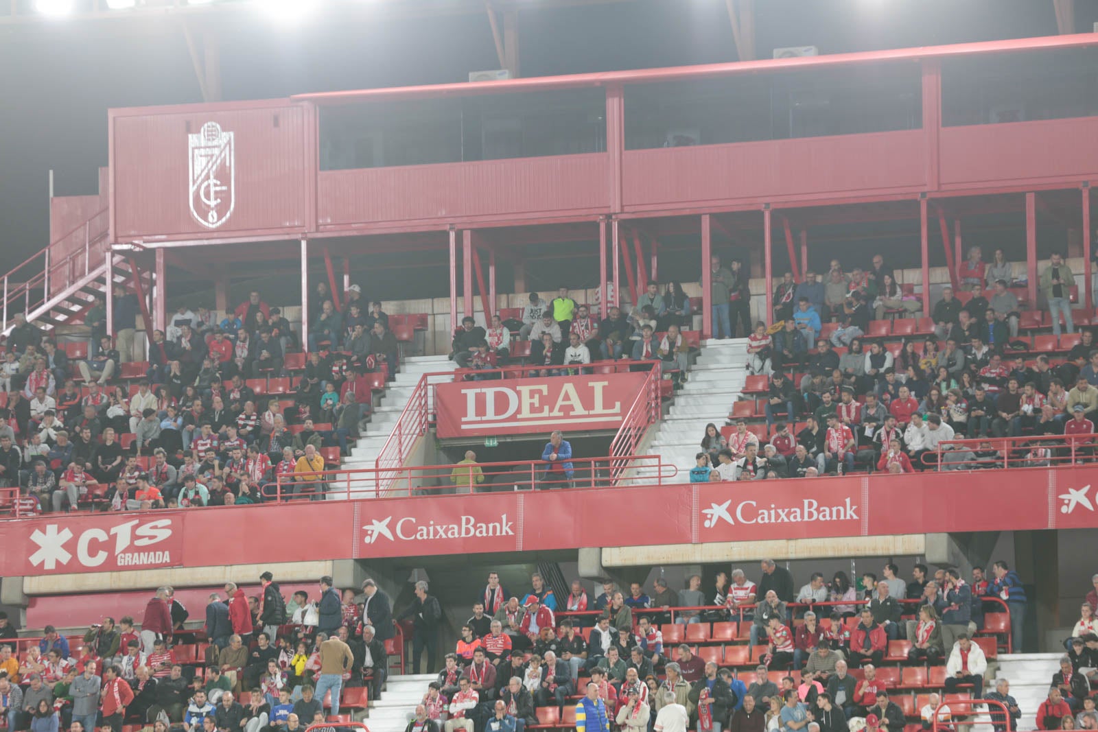 Encuéntrate en la grada en el Granada - Ponferradina