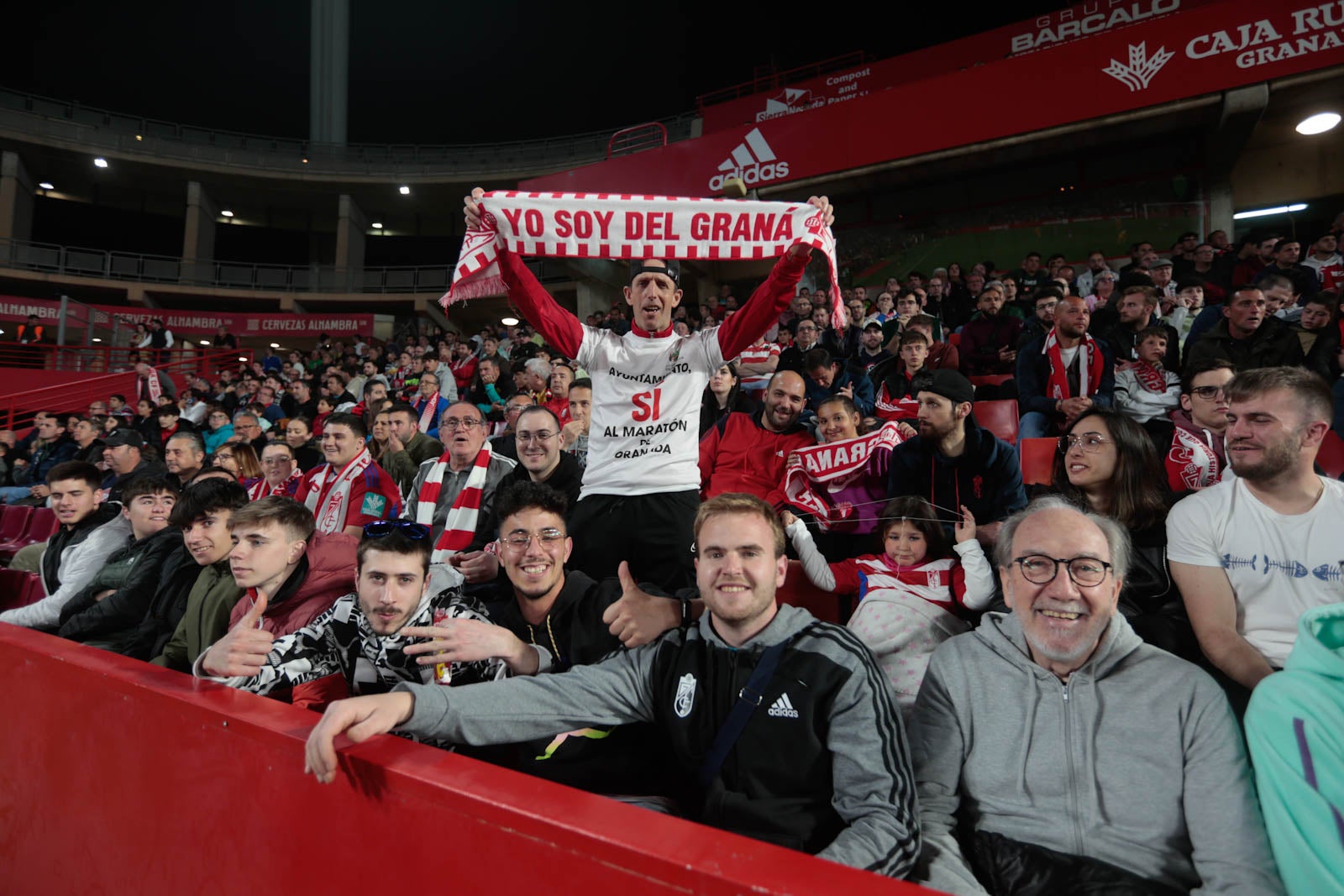 Encuéntrate en la grada en el Granada - Ponferradina