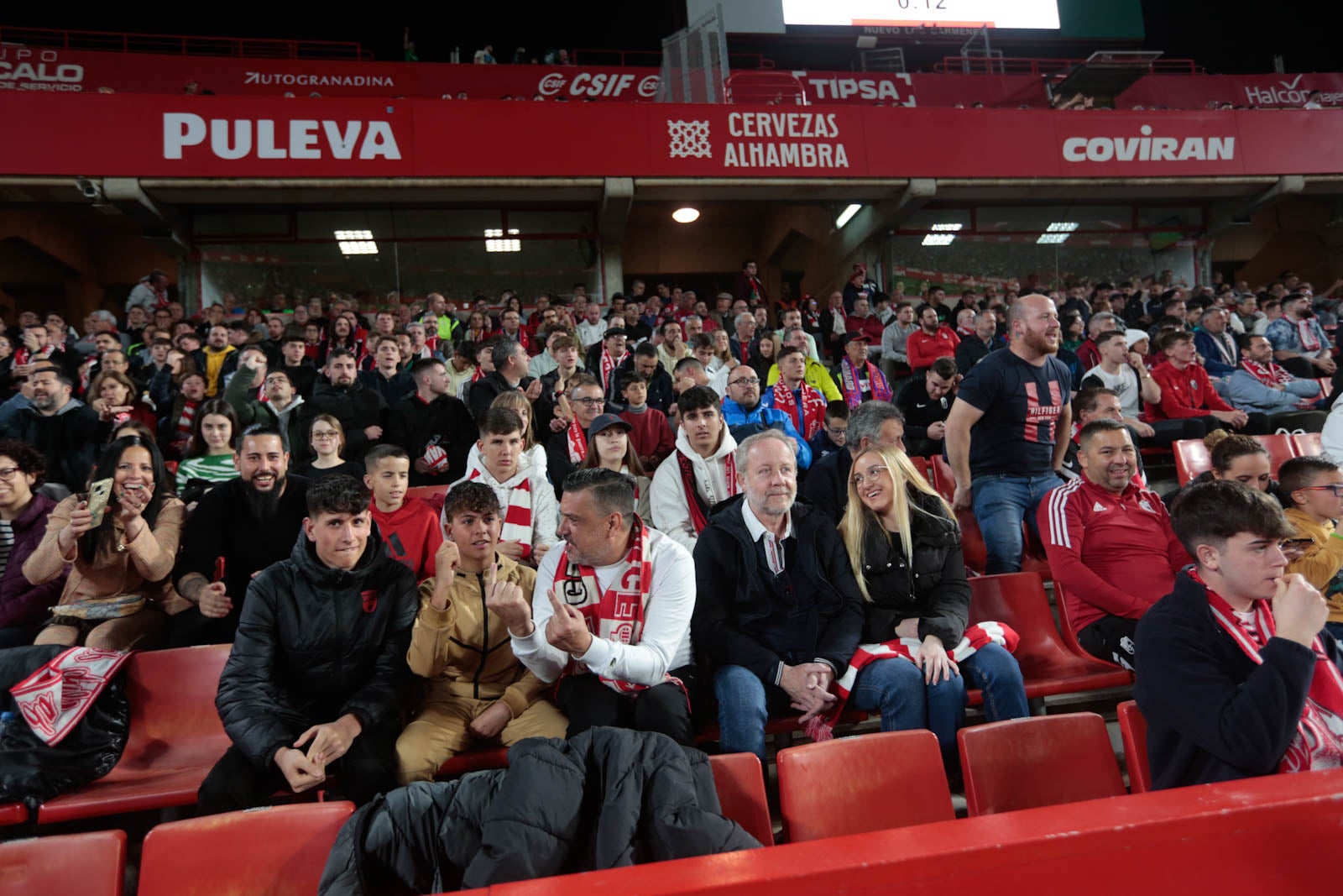 Encuéntrate en la grada en el Granada - Ponferradina