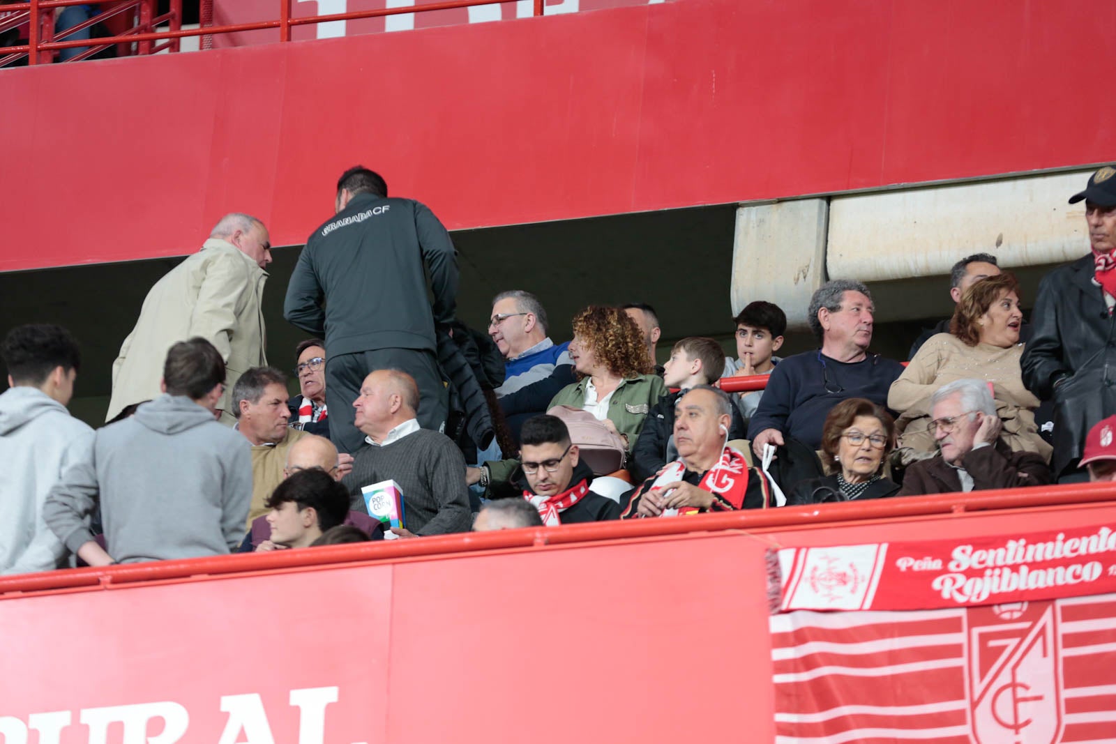 Encuéntrate en la grada en el Granada - Ponferradina