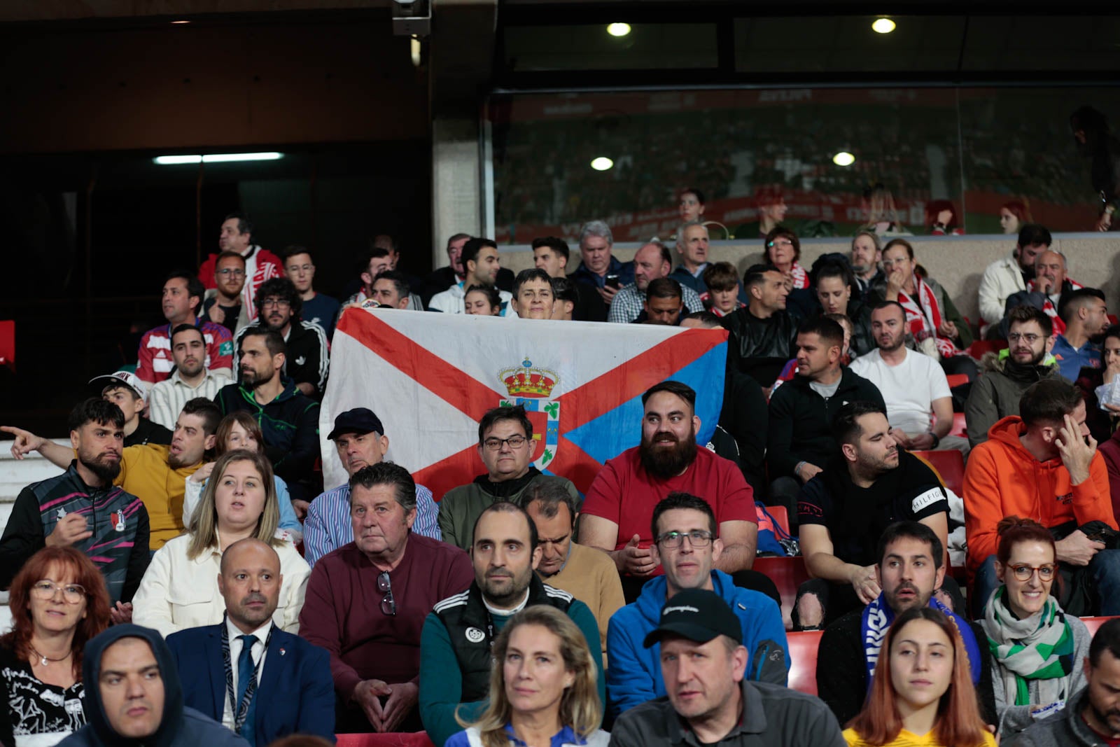 Encuéntrate en la grada en el Granada - Ponferradina