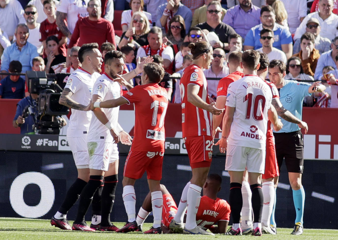 Las imágenes de la derrotas del Almería ante el Sevilla