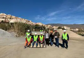 Visita de la diputada provincial del PFEA, Matilde Díaz, a los trabajadores de Abla.