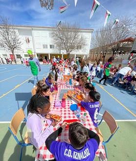 Imagen secundaria 2 - Entrega de premios, juegos italianos y degustación de pizza.