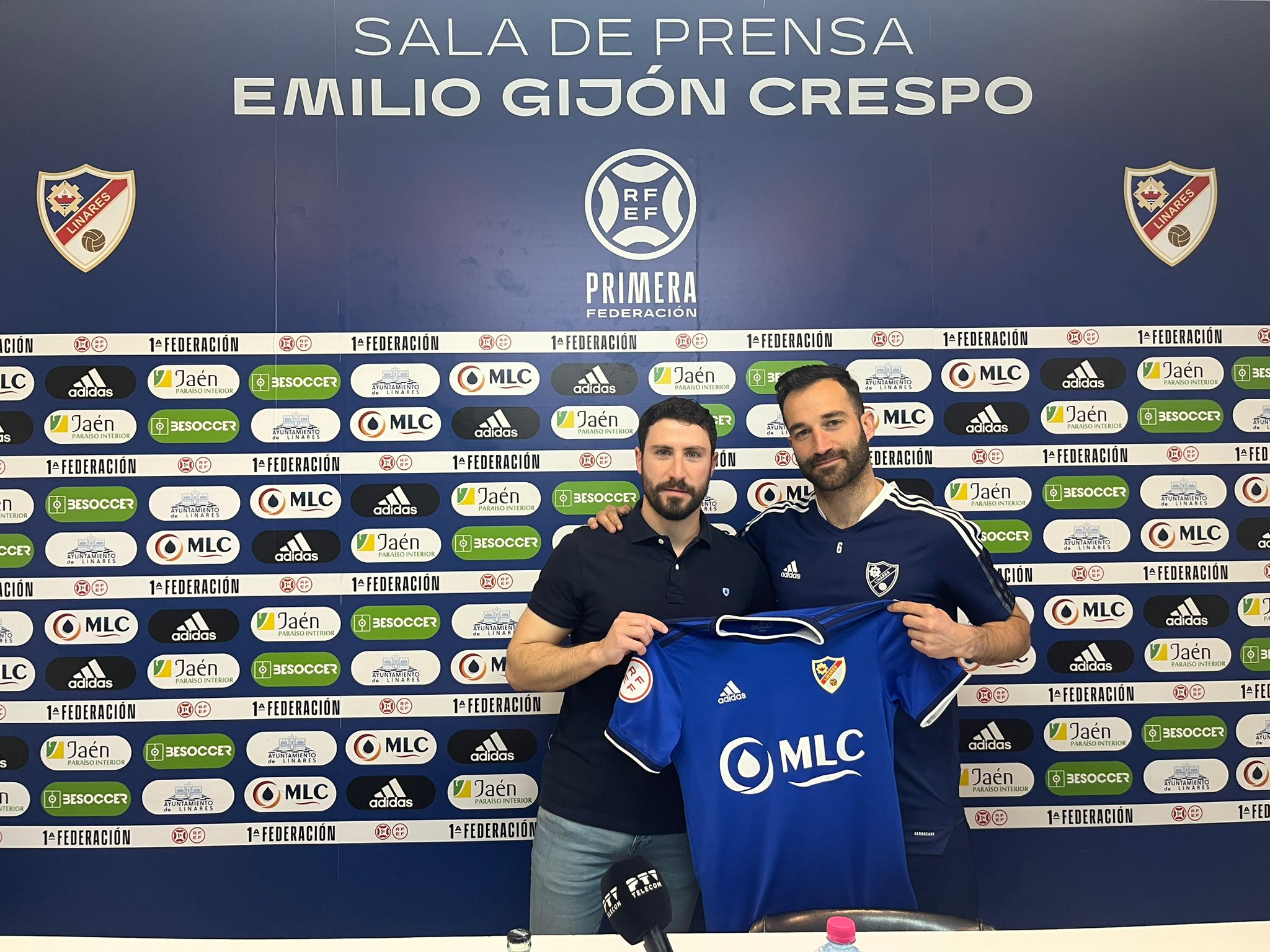 Miguel de Hita y Campadabal, en la presentación del nuevo jugador.