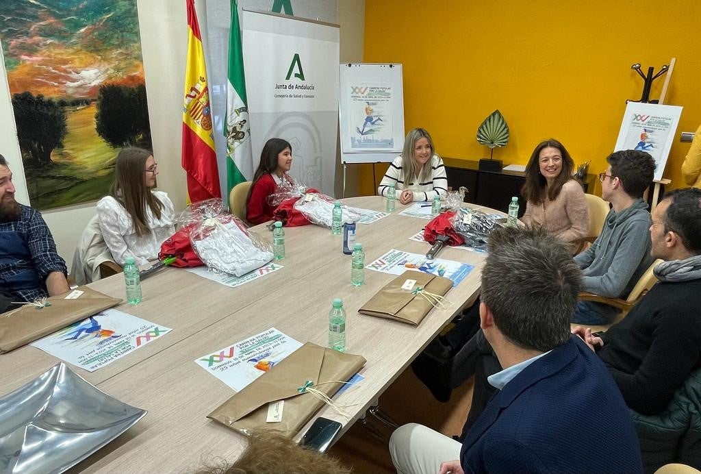 Presentación de la Carrera de la Salud, con la delegada Elena González.