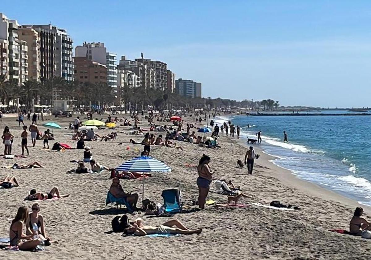 Playa de El Zapillo, el pasado fin de semana.