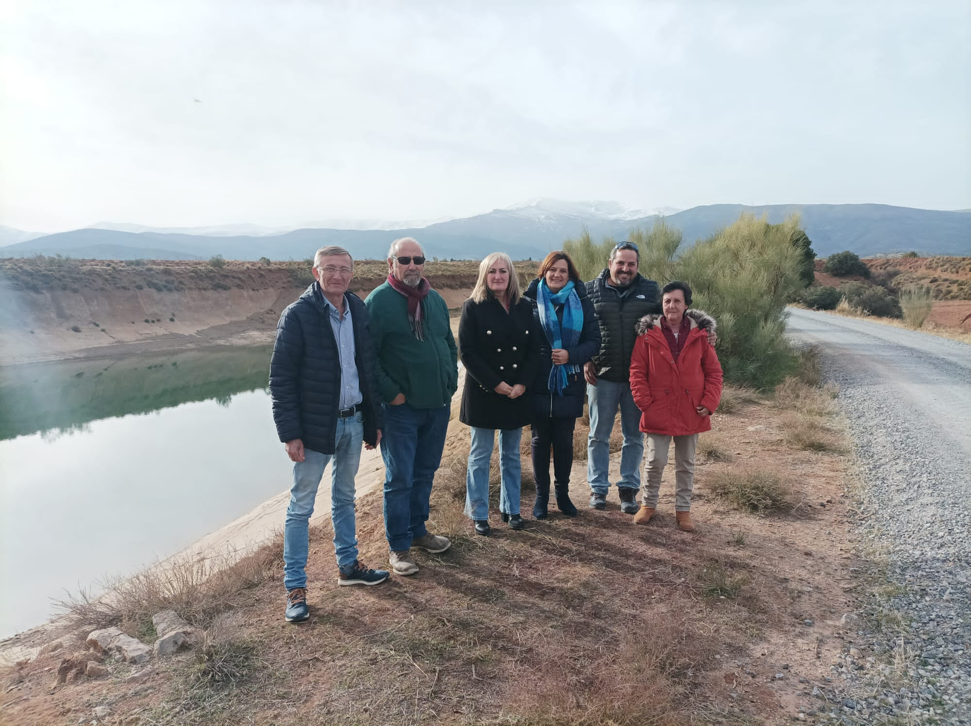 Regantes de Cortes y Graena, junto al pantano.