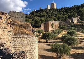 Tramo de la Muralla Norte, que sube por el Cerro de Santa Catalina.