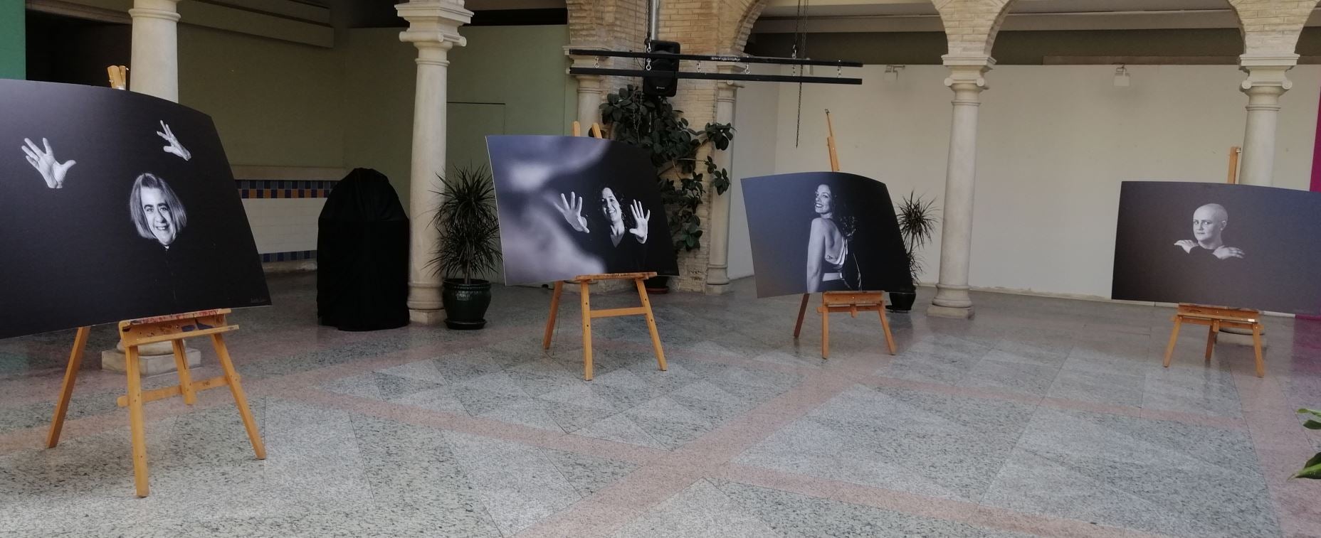 Parte de las fotografías que componen la exposición sobre las mujeres, en Cazorla.