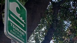 Señal de evacuación de un tsunami.