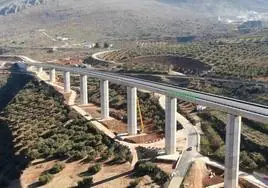 Primer viaducto de la variante de Loja.