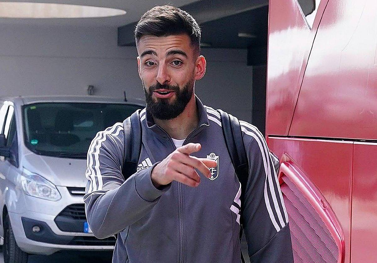 André Ferreira, al subirse al bus.