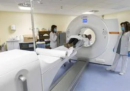 Imagen reciente de una resonancia magnética nueva instalada en un hospital español.