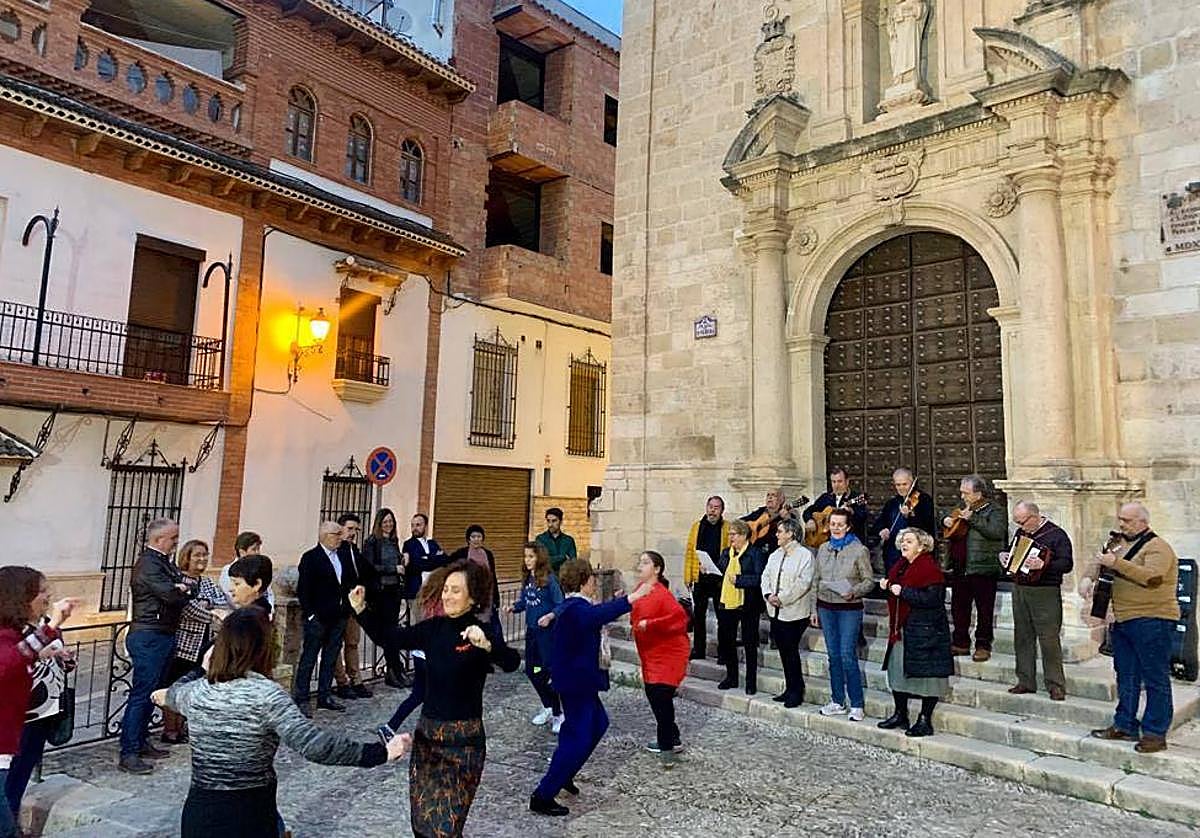 Acto en Beas de Segura tras el anuncio del acuerdo con presencia de representantes de los otros municipios.