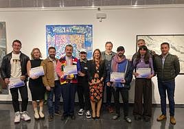 Foto de familia con los galardonados y autoridades.