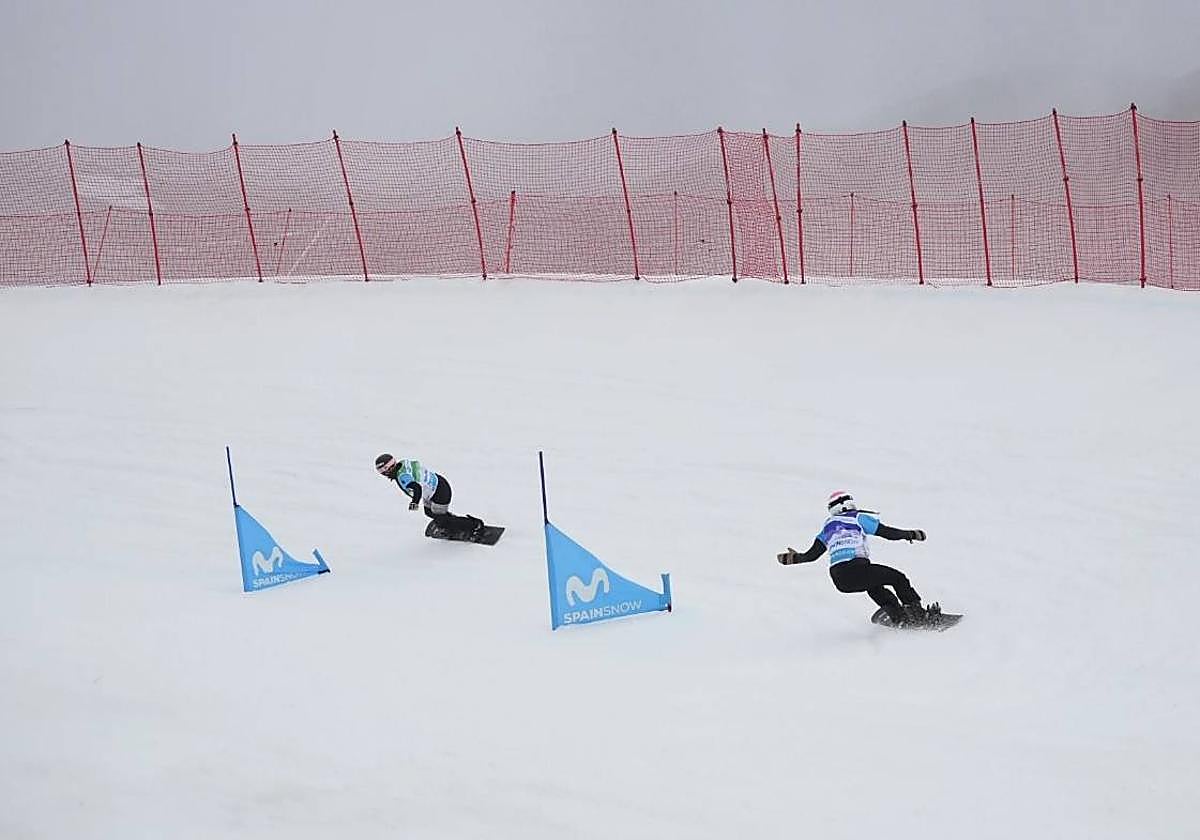 Un instante de la prueba de snowboard cross.