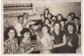 El Grupo Salmerón fue formado en Brooklyn, Nueva York, por inmigrantes llegadas de Alhama (Almería). Las fiestas andaluzas que organizaban en su sede tenían buena fama.