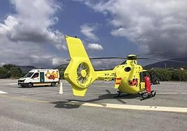 Helicóptero del 061 en un helipuerto en una imagen de archivo.
