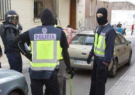 Policía Nacional en otra operación en Motril.