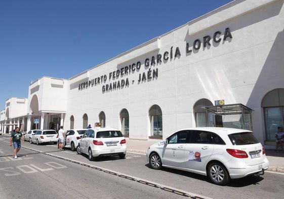 Taxis en la parada del Aeropuerto.