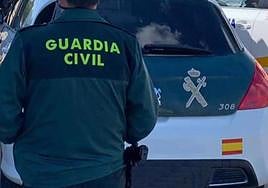 Operación contra el narcotráfico en Jaén: droga en la pared y móviles incautados
