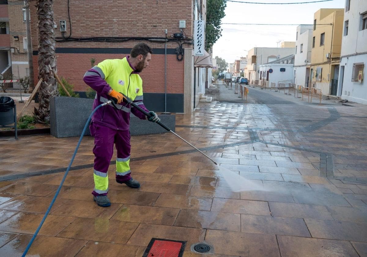 Limpieza mete mano en El Alquián para su aseo con un operativo especial |  Ideal