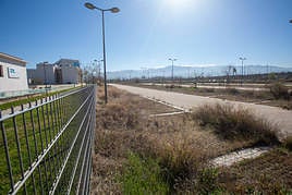 La parcela de 6.700 metros cuadrados denominada PK2, junto a la sede del PTS,que el Ayuntamiento pretende convertir en un parking en superficie.