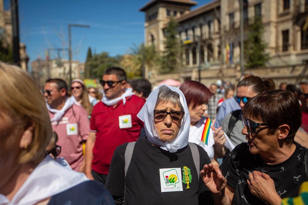 Miles de personas marchan en Granada por la sanidad pública