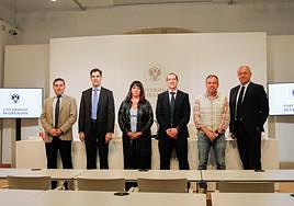 La gerente de la UGR junto a reponsables de la unidad técnica de la UGR y directivo de Endesa
