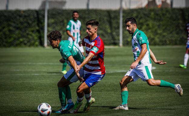 Da Costa pugna por un balón en un partido anterior.