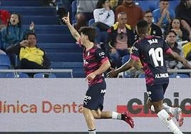 Queipo celebra el gol del Sporting en Las Palmas.