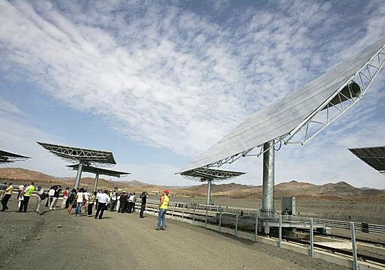 Implantan en Almería una innovadora central solar con almacenamiento en baterías