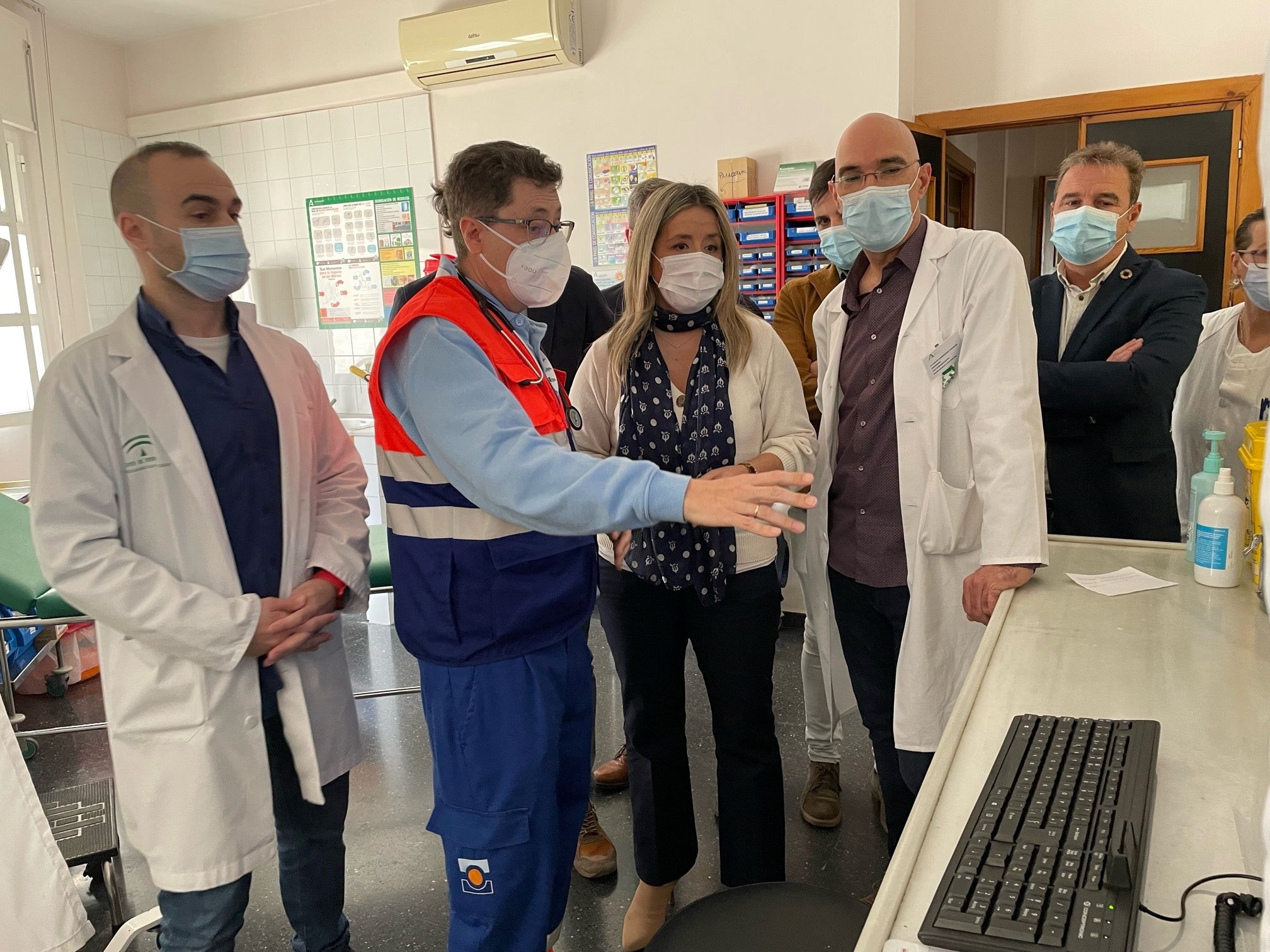 Visita de la delegada de Salud y Consumo al centro de salud de Torredelcampo.