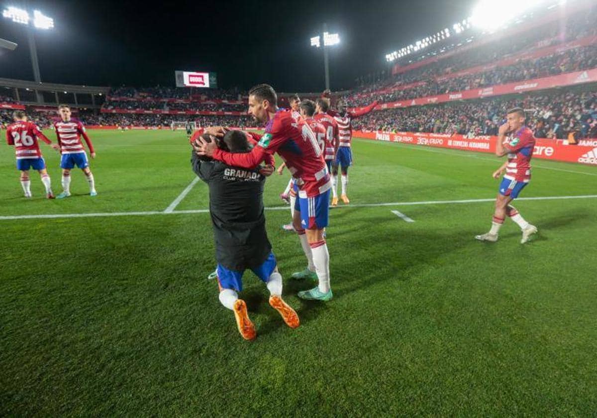 Una celebración de un gol del Granada en Los Cármenes.