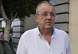 Juan Enciso, en casa y tranquilo, guarda silencio por consejo de su abogado