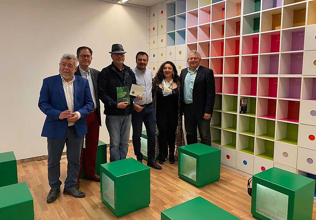 Las obras serán las primeras en conformar la biblioteca especializada en poesía contemporánea.