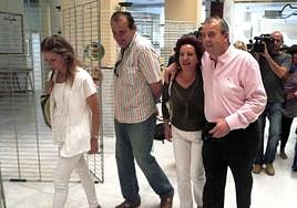 Juan Enciso, en su llegada al Ayuntamiento de El Ejido tras pasar ocho meses en prisión.