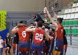 Celebración del Tu Super La Zubia tras la clasificación.