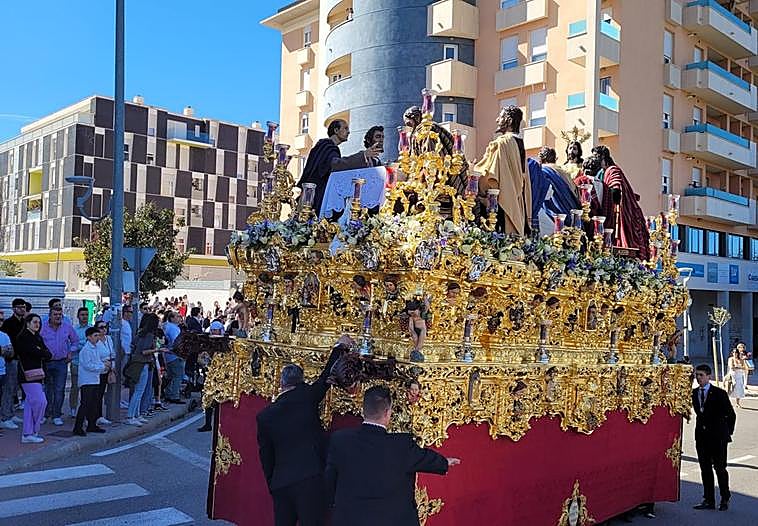 Santa Cena recorre las calles del Buelvar.