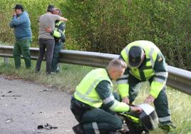 Lugar de los hechos, con los agentes de la Guardia Civil aún afectados.