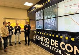 El alcalde, concejales y un responsable de Alisea.