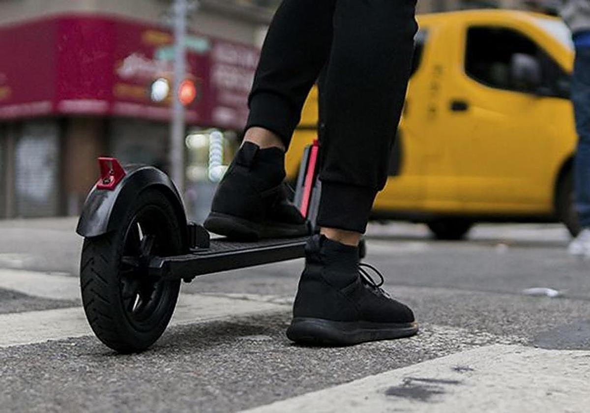 Así es la ITV que tendrá que pasar los patinetes en 2024 para seguir circulando.