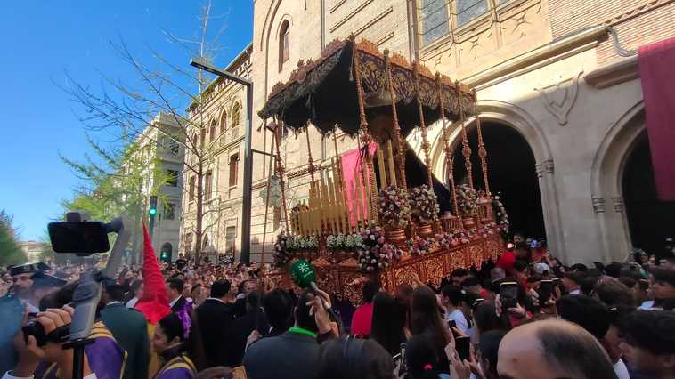 Salida de la Virgen de los Gitanos.