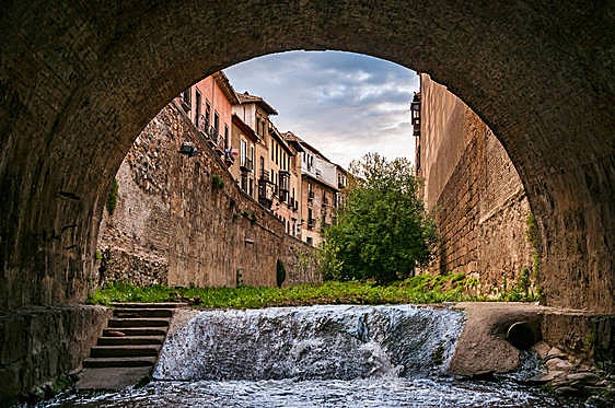 Carrera del Darro desde el embovedado de Plaza Nueva